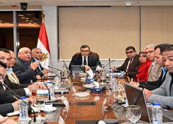 وزير الإسكان يتابع منظومة الصرف بالعاشر من رمضان وموقف تنفيذ الحلول العاجلة والدائمة