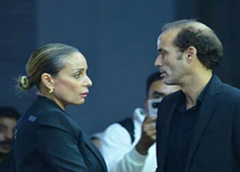 عمر حسن يوسف يتلقى عزاء والده بمسجد عمر مكرم