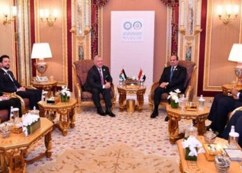 الرئيس السيسي يلتقي العاهل الأردني على هامش أعمال القمة العربية الإسلامية