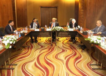 نائب رئيس مجلس الوزراء للتنمية الصناعية وزير الصناعة والنقل يترأس الاجتماع الـ 83 لشركة الجسر العربي للملاحة