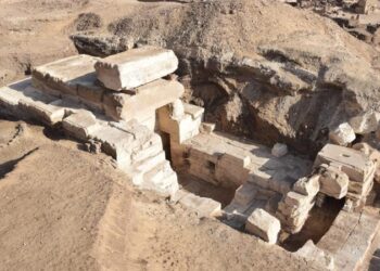 الكشف عن صرح معبد بطلمي جديد بمنطقة أتريبس بسوهاج