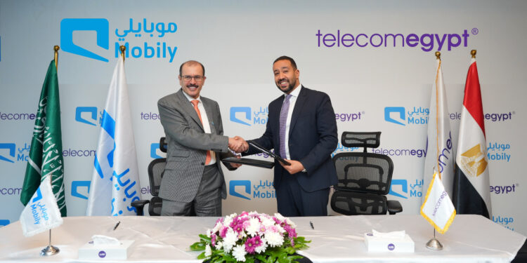 موبايلي تتعاون مع المصرية للاتصالات لإنزال أول كابل بحري سعودي