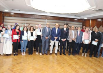 وزير قطاع الأعمال يشهد تسليم شهادات برنامج تدريبي لرفع قدرات مهندسي شركات القابضة للتشييد