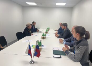 وزيرة البيئة تعقد لقاءا ثنائيا مع رئيس الوفد الروسي