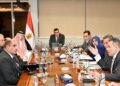 وزير الإسكان يلتقي المستثمر السعودي الشيخ حسن الشربتلي لمناقشة فرص التعاون