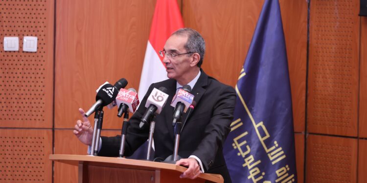 وزير الاتصالات يشهد إطلاق تراخيص جديدة لإنشاء وتشغيل مراكز الاتصال