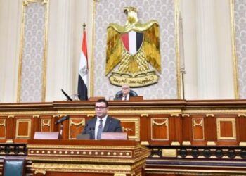 وزير الإسكان يستعرض جهود الوزارة للارتقاء بمستوى خدمات مياه الشرب والصرف الصحى على مستوى الجمهورية