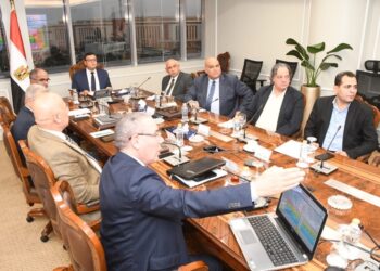 وزير الإسكان يتابع الموقف الحالى لتنفيذ مشروعات الخطة الاستراتيجية لتحلية مياه البحر حتى عام 2050