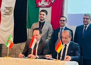 وزير الاستثمار ونظيره بولاية شمال الراين يشهدان توقيع إعلان التعاون المشترك بين التمثيل التجاري والجهة المناظرة بالولاية