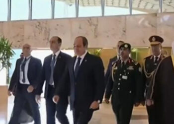 الرئيس السيسى يصل الرياض للمشاركة فى القمة العربية الإسلامية غير العادية