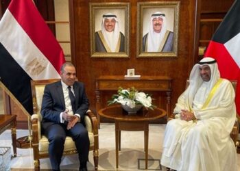 وزير الخارجية والهجرة يجتمع مع نظيره الكويتي