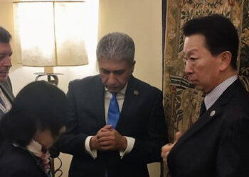 وزير السياحة والآثار يواصل لقاءاته الرسمية ويلتقي بمفوض وكالة السياحة اليابانية