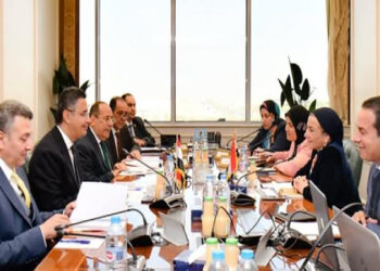 وزيرة البيئة : نسعى لتعزيز سبل استخدام ” وقود الباجاس”  كأحد مصادر الطاقة المتجددة بمصانع إنتاج السكر