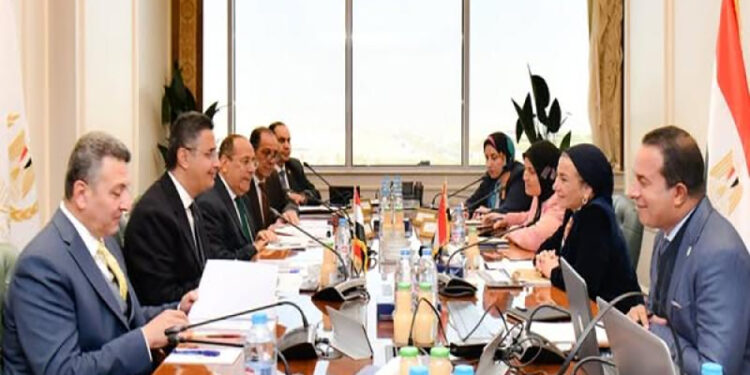 وزيرة البيئة : نسعى لتعزيز سبل استخدام ” وقود الباجاس” كأحد مصادر الطاقة المتجددة بمصانع إنتاج السكر