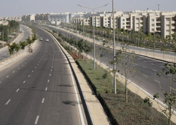 وزير الإسكان يتابع موقف مشروعات الطرق والكهرباء وما تم إنجازه بعام 2024 بمدينة القاهرة الجديدة