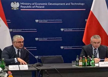 رئيس اقتصادية قناة السويس يشارك في منتدى الأعمال البولندي المصري