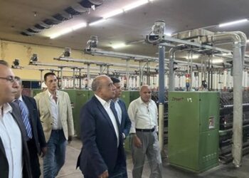 وزير قطاع الأعمال يتفقد مصانع شركة “مصر شبين الكوم للغزل والنسيج” بالمنوفية