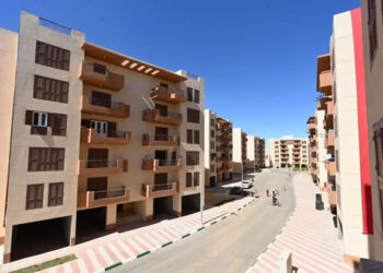 وزير الإسكان يتابع موقف تسليم الوحدات السكنية بمشروع ” درة الوادى ” يالوادى الجديد