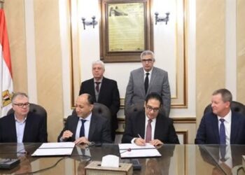 وزير التعليم العالي يشهد توقيع مذكرة تفاهم بين جامعة القاهرة ومختبر خلايا السرطان بجامعة أكسفورد