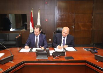 الوزير يبحث مع السفير الفرنسي مستجدات إقامة الستوم مجمع صناعي ضخم بمنطقة برج العرب