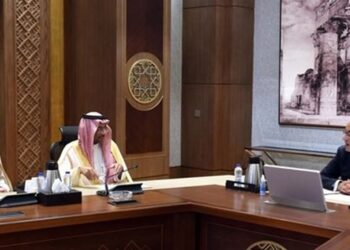 رئيس الوزراء يلتقي وزير الصناعة والثروة المعدنية السعودي والوفد المرافق له