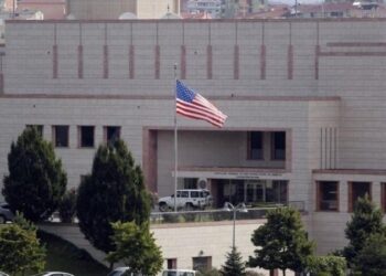 السفارة الأمريكية تطلب من رعاياها مغادرة سوريا على الفور