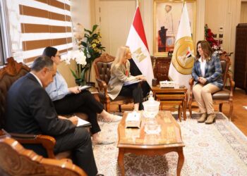 وزيرة التنمية المحلية ومديرة مكتب اليونسكو بالقاهرة يعقدان اجتماعاً مع المحافظين