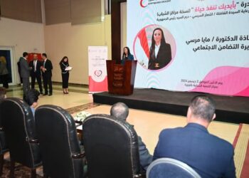 وزيرة التضامن تدشن مبادرة الهلال الأحمر المصري “بإيديك تنقذ حياة” داخل مراكز الشباب