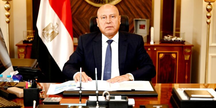 غداً ..  وزير الصناعة والنقل يجتمع مع المستثمرين الصناعيين بمحافظة الشرقية