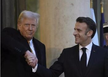 ترامب خلال زيارته لفرنسا: العالم أصبح مجنونا بعض الشيء الآن