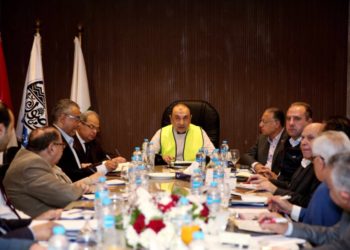 وزير قطاع الأعمال العام يتابع الموقف التنفيذي لمشروعات “القابضة الكيماوية”