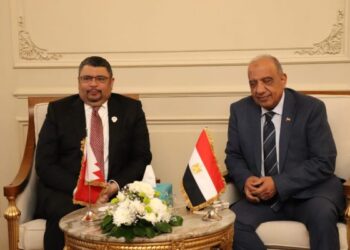 وزير الكهرباء يبحث سبل دعم وتعزيز التعاون مع وزير الطاقة البحريني