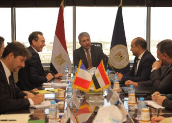 وزير السياحة والآثار يلتقي سفير فرنسا بالقاهرة لبحث سبل تعزيز التعاون بين البلدين