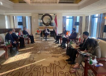 وزير الخارجية يلتقي بالرئيس التنفيذي لـ”شركة صناعة الطيران الصينية المحدودة” (AVIC)