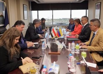 وزير السياحة والآثار يستقبل وزير ثقافة فنزويلا لتعزيز التعاون الثنائي بين  البلدين في مجال الآثار