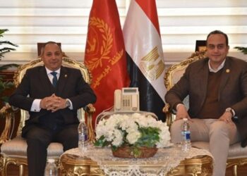 رئيس هيئة الرعاية الصحية يلتقي محافظ بورسعيد للاطمئنان على استمرار كفاءة منظومة التأمين الصحي الشامل