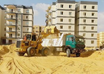 وزير الإسكان يتابع سير العمل بالمشروعات السكنية بعددٍ من المدن الجديدة