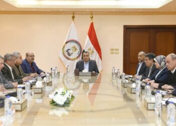 وزير الإنتاج الحربي يتابع الموقف النصف سنوي لموازنة (2024 / 2025) ويناقش الخطط المستقبلية لشركات الوزارة