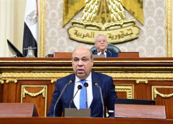 وزير الطيران يعلن إنشاء مبنى جديد بمطار القاهرة والوصول لطاقة استيعابية لـ30 مليون راكب