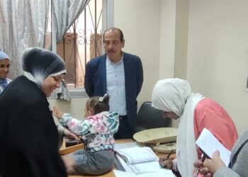 نائب وزير الصحة يتفقد مركزي طب أسرة المعصرة والدويقة بمحافظة القاهرة