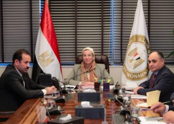 وزيرة البيئة تبحث مع رئيس جهاز مستقبل مصر للتنمية المستدامة التعاون في دعم الاستثمار البيئي والمناخي