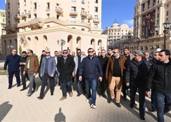 وزير الإسكان يتفقد سير العمل بالحى السكنى الخامس R5 وعدداً من الطرق والمحاور بالعاصمة الإدارية