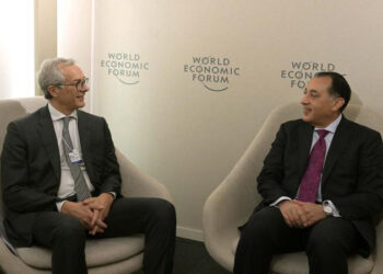 رئيس الوزراء يلتقي الرئيس التنفيذي لشركة “أكوا باور”