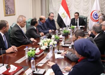 الصحة تبحث مع شركة صينية التوسع في استخدام الروبوتات الجراحية لتعزيز المنظومة الصحية في مصر