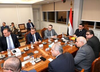 وزير الإسكان يستعرض الخطة التسويقية لأحد مشروعات هيئة المجتمعات العمرانية الجديدة بالعاصمة