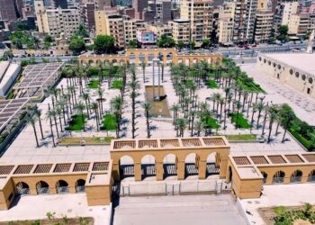 وزير الإسكان يتابع سير العمل بمشروع حدائق تلال الفسطاط  ومحوري عمرو بن العاص والفريق كمال عامر