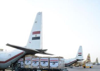 طائرة مساعدات مصرية تصل دمشق وعلى متنها 15 طنا من المواد الطبية والإغاثية