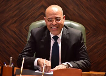 وزير العمل يُثَّمن اجراءات دولة الإمارات بشأن تطبيق التأمين الصحي للعاملين في القطاع الخاص