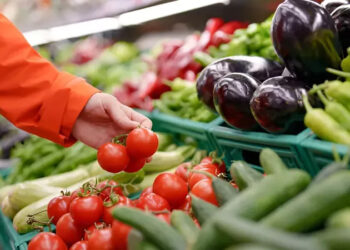 أسعار الخضار والفاكهة اليوم الإثنين