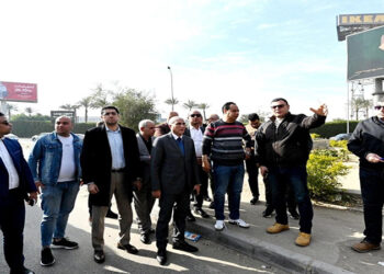 جولة مفاجئة لوزير الإسكان بمدينة ٦ أكتوبر.. يستهلها بالمرور على عدد من المحاور الرئيسية